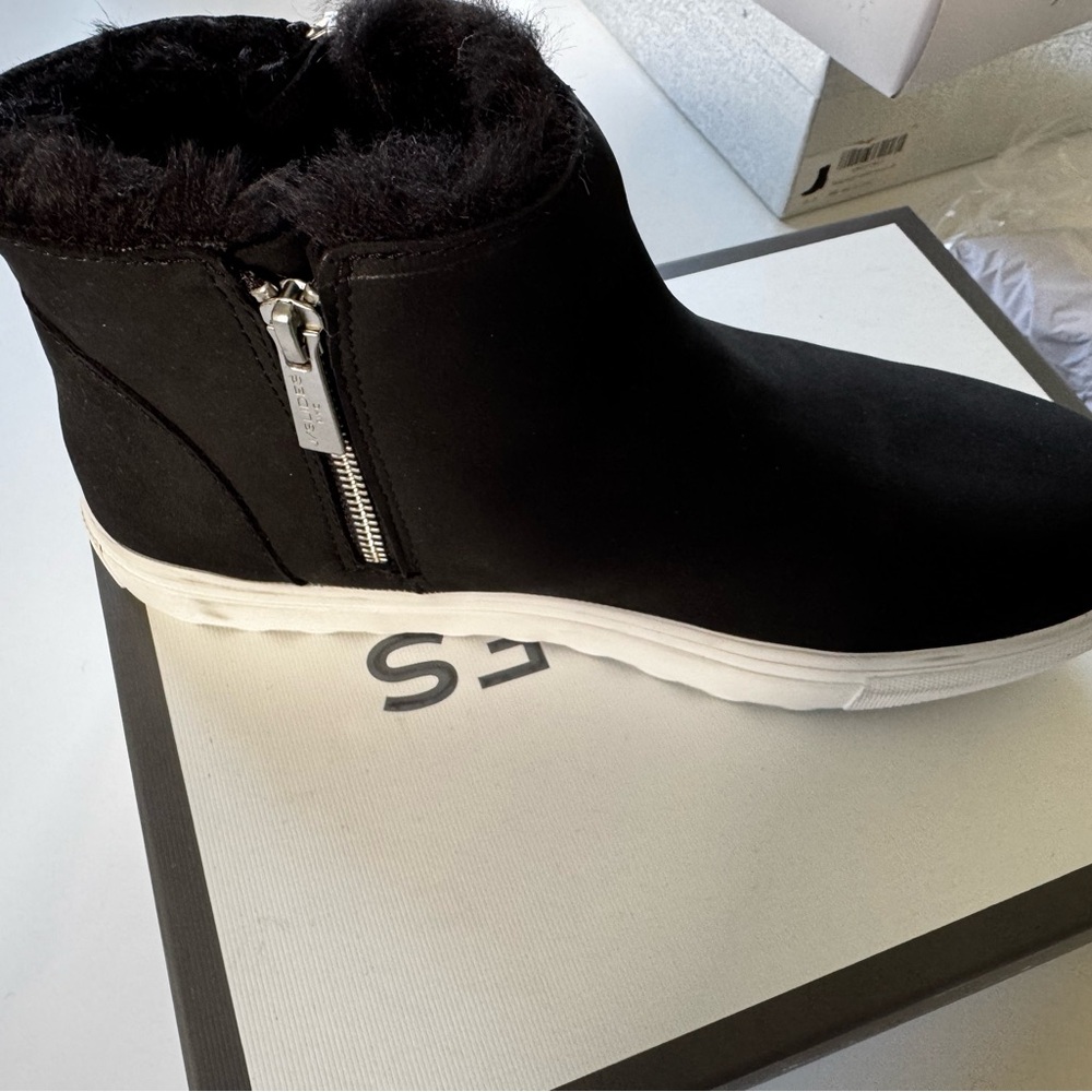 NWT J/SLIDES Poppy Faux Fur-Lined Leather Platform Boots